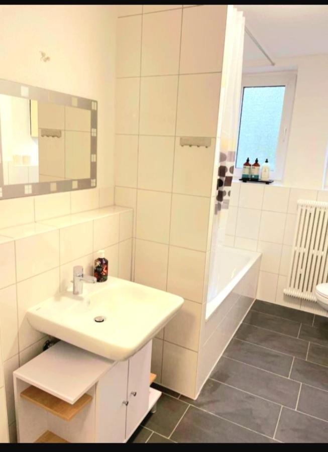 City Apartment Duisburg 2#Netflix &Wlan &Kingsize Bett & Kaffee Maschine & Central & 500M Innenhafen & 2 Min U Bahn Exterior foto