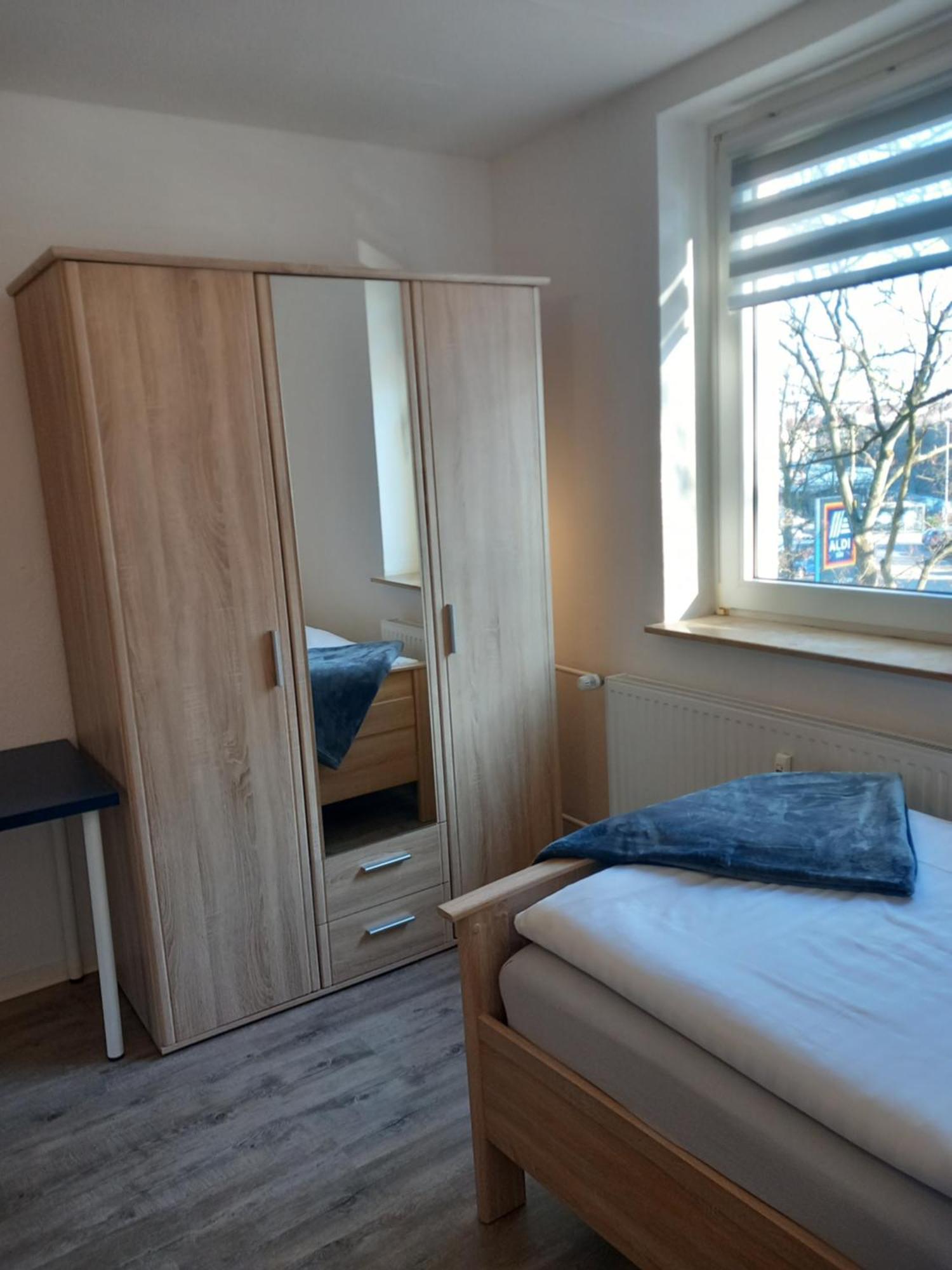City Apartment Duisburg 2#Netflix &Wlan &Kingsize Bett & Kaffee Maschine & Central & 500M Innenhafen & 2 Min U Bahn Exterior foto